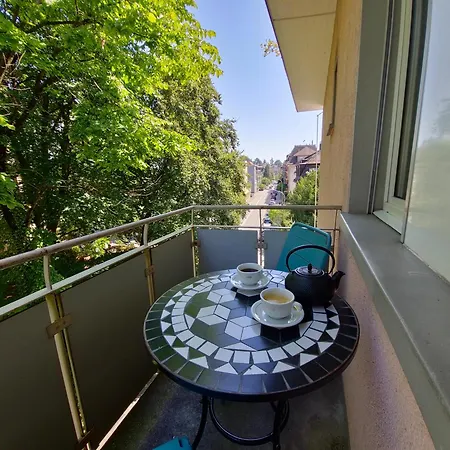 Designer Apt, 2 Balconies, 10min To Main Station *