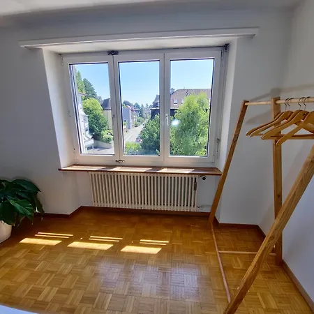 Designer Apt, 2 Balconies, 10min To Main Station *