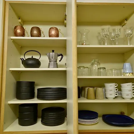 Apartment Designer Apt, 2 Balconies, 10min To Main Station *