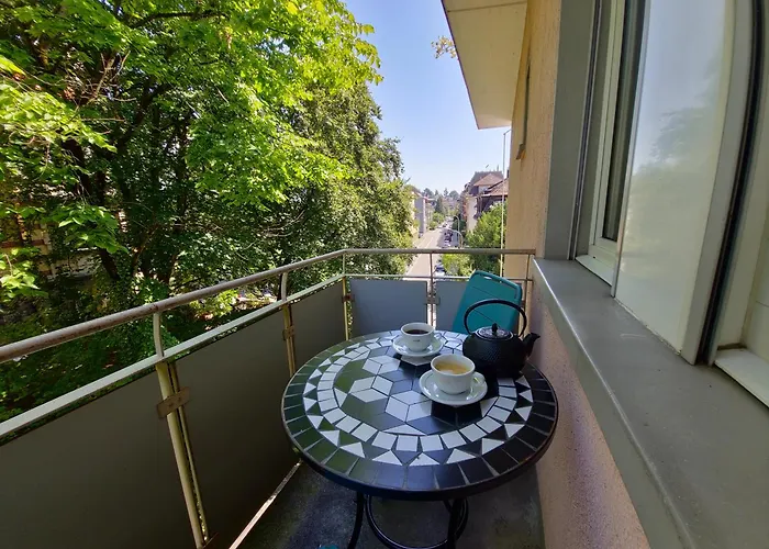 Designer Apt, 2 Balconies, 10min To Main Station *