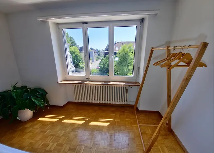 Designer Apt, 2 Balconies, 10min To Main Station *