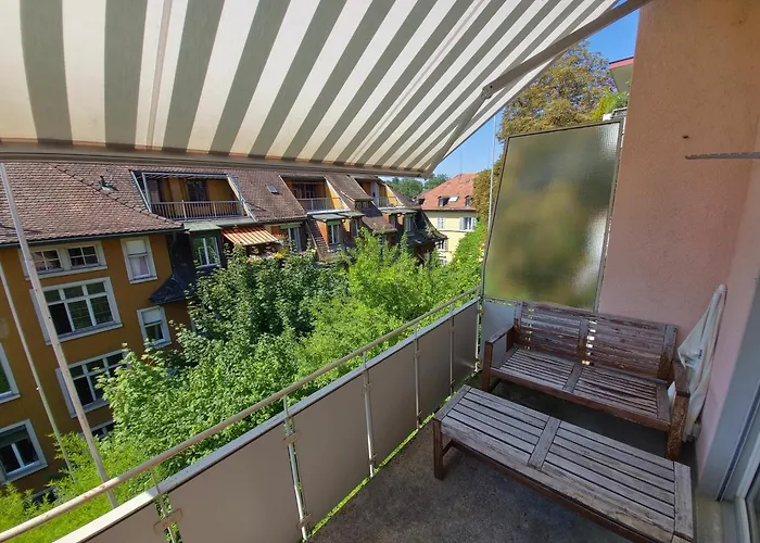 Designer Apt, 2 Balconies, 10min To Main Station *