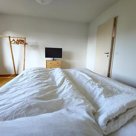 شقة Designer Apt, 2 Balconies, 10min To Main Station