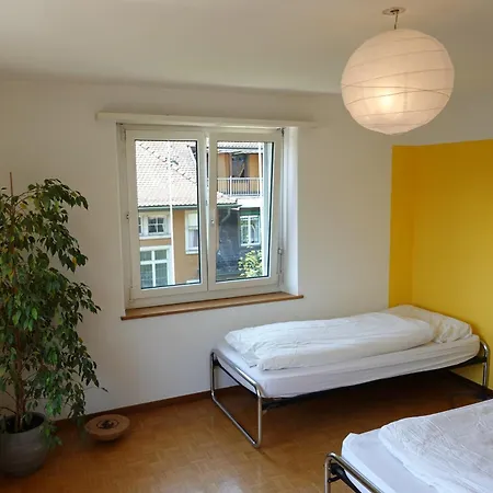 Designer Apt, 2 Balconies, 10min To Main Station